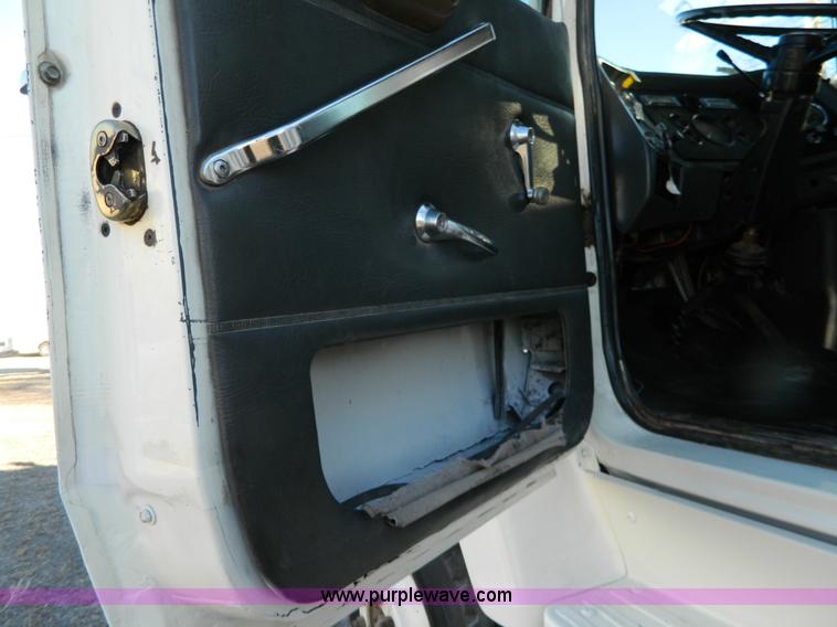 image for item B3998 1988 Ford L8000 feed truck