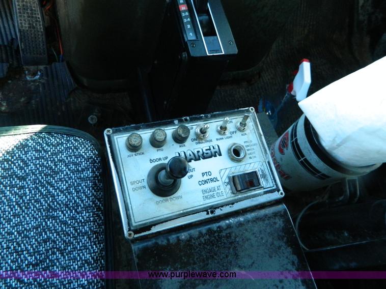 image for item B3998 1988 Ford L8000 feed truck