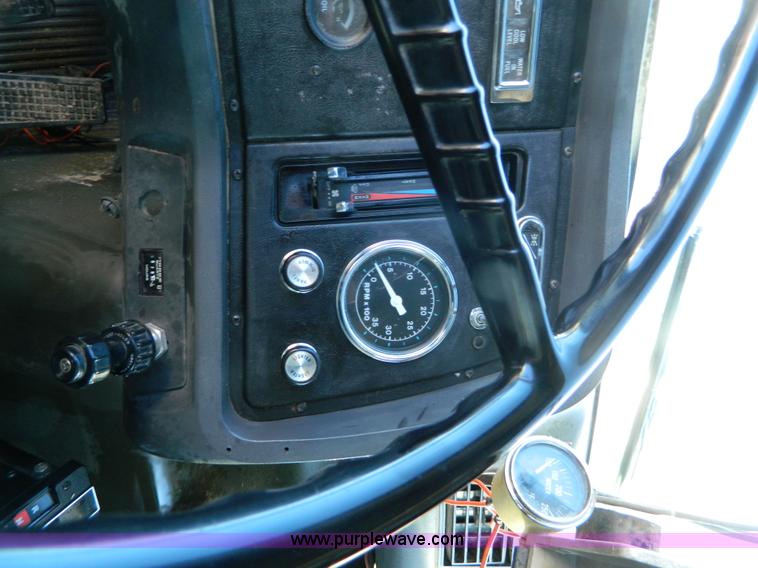 image for item B3998 1988 Ford L8000 feed truck