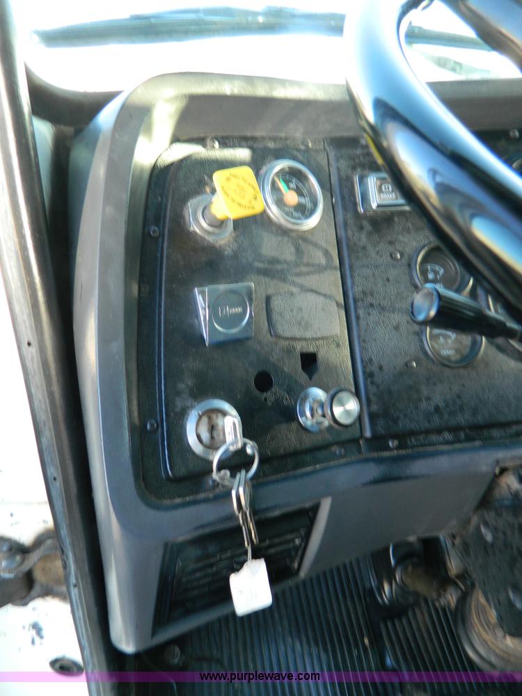 image for item B3998 1988 Ford L8000 feed truck