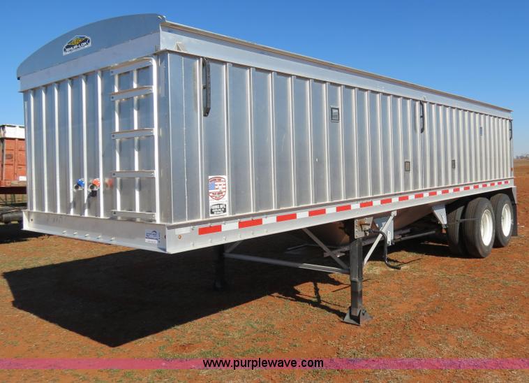 image for item B4531 2013 Farris GH1028 28.5' aluminum double hopper grain trailer