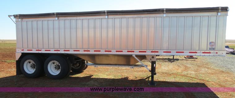 image for item B4531 2013 Farris GH1028 28.5' aluminum double hopper grain trailer