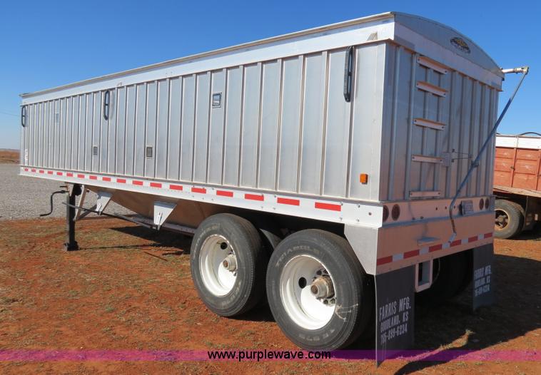 image for item B4531 2013 Farris GH1028 28.5' aluminum double hopper grain trailer