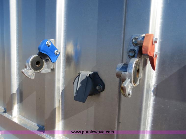 image for item B4531 2013 Farris GH1028 28.5' aluminum double hopper grain trailer