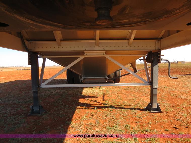 image for item B4531 2013 Farris GH1028 28.5' aluminum double hopper grain trailer