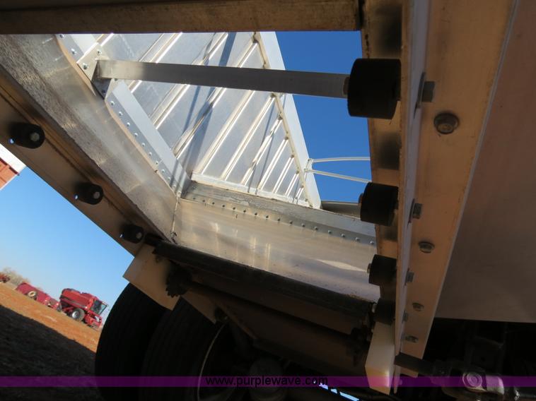 image for item B4531 2013 Farris GH1028 28.5' aluminum double hopper grain trailer