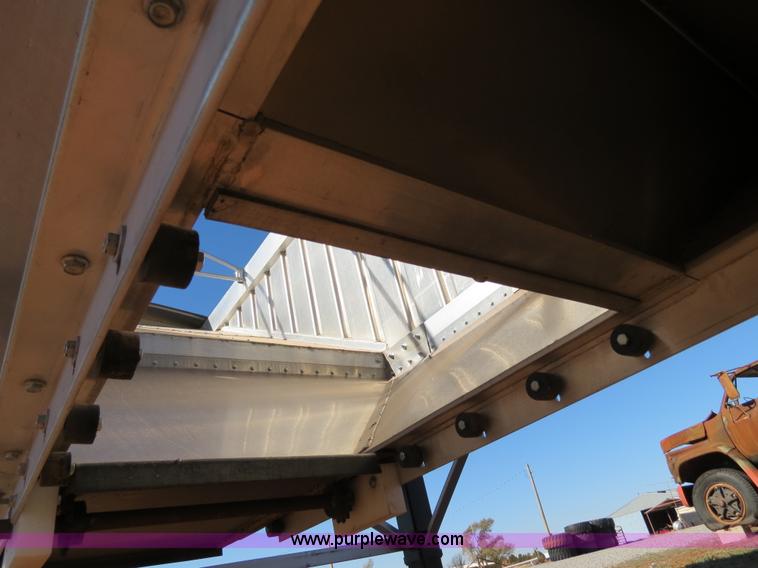 image for item B4531 2013 Farris GH1028 28.5' aluminum double hopper grain trailer