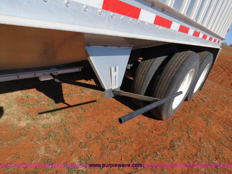 image for item B4531 2013 Farris GH1028 28.5' aluminum double hopper grain trailer