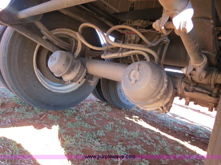 image for item B4531 2013 Farris GH1028 28.5' aluminum double hopper grain trailer