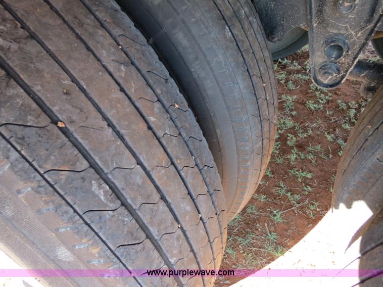 image for item B4531 2013 Farris GH1028 28.5' aluminum double hopper grain trailer