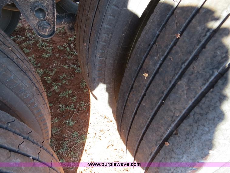 image for item B4531 2013 Farris GH1028 28.5' aluminum double hopper grain trailer