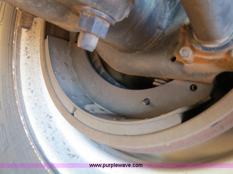 image for item B4531 2013 Farris GH1028 28.5' aluminum double hopper grain trailer