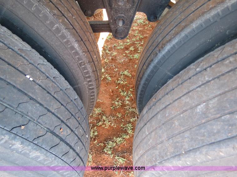 image for item B4531 2013 Farris GH1028 28.5' aluminum double hopper grain trailer