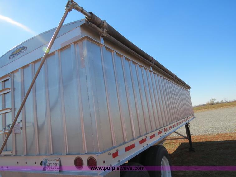 image for item B4531 2013 Farris GH1028 28.5' aluminum double hopper grain trailer