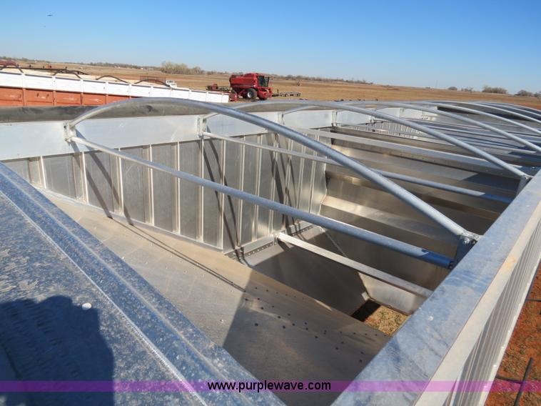 image for item B4531 2013 Farris GH1028 28.5' aluminum double hopper grain trailer