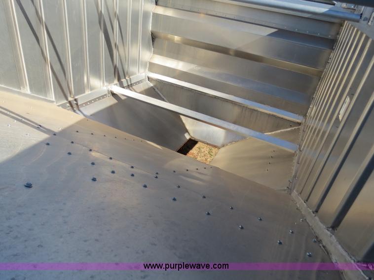 image for item B4531 2013 Farris GH1028 28.5' aluminum double hopper grain trailer