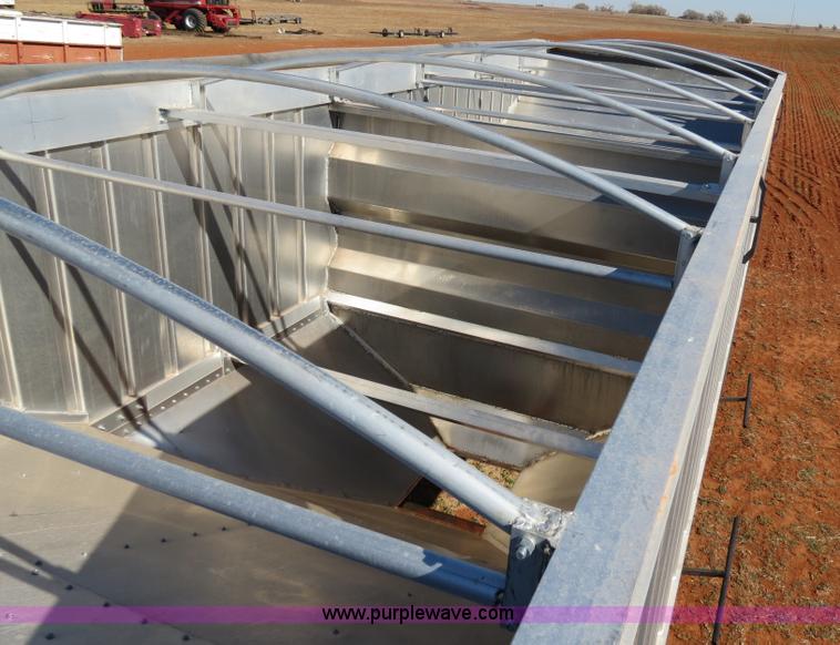 image for item B4531 2013 Farris GH1028 28.5' aluminum double hopper grain trailer