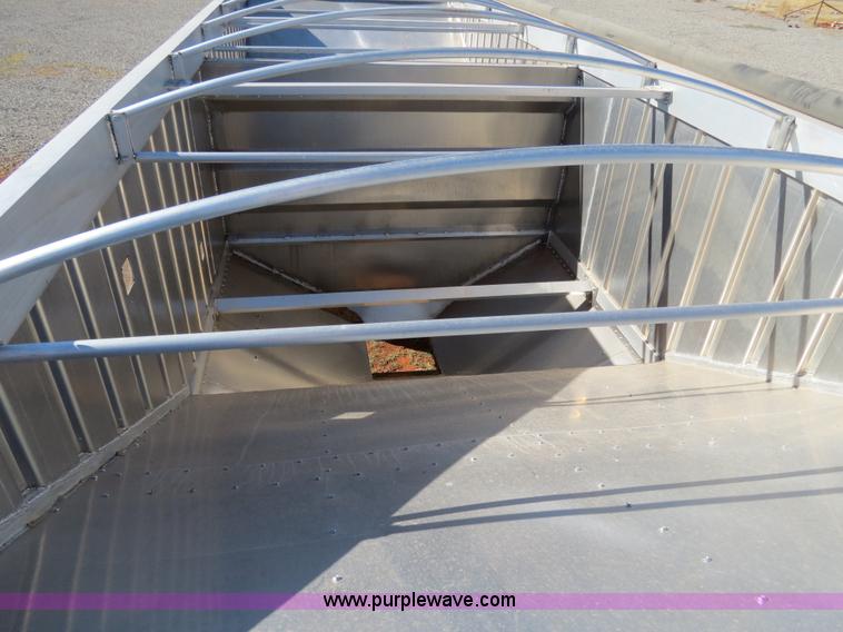 image for item B4531 2013 Farris GH1028 28.5' aluminum double hopper grain trailer