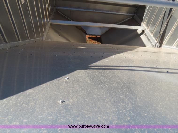 image for item B4531 2013 Farris GH1028 28.5' aluminum double hopper grain trailer