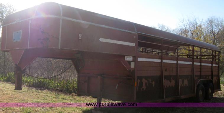 image for item B8223 1981 Flying L gooseneck stock trailer