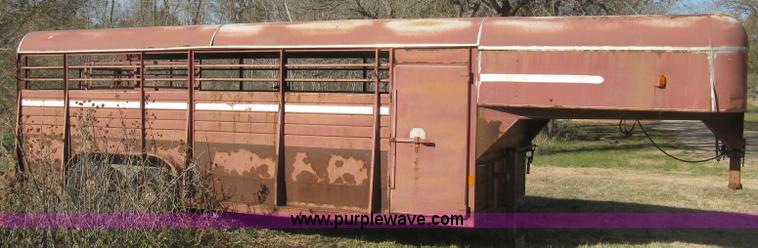 image for item B8223 1981 Flying L gooseneck stock trailer