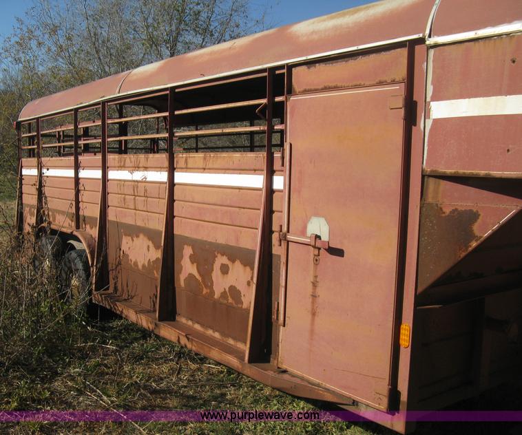 image for item B8223 1981 Flying L gooseneck stock trailer