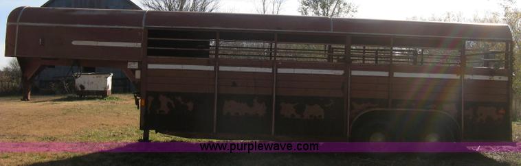 image for item B8223 1981 Flying L gooseneck stock trailer