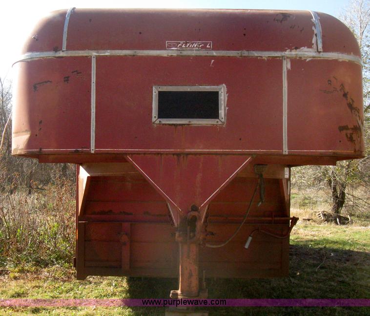 image for item B8223 1981 Flying L gooseneck stock trailer