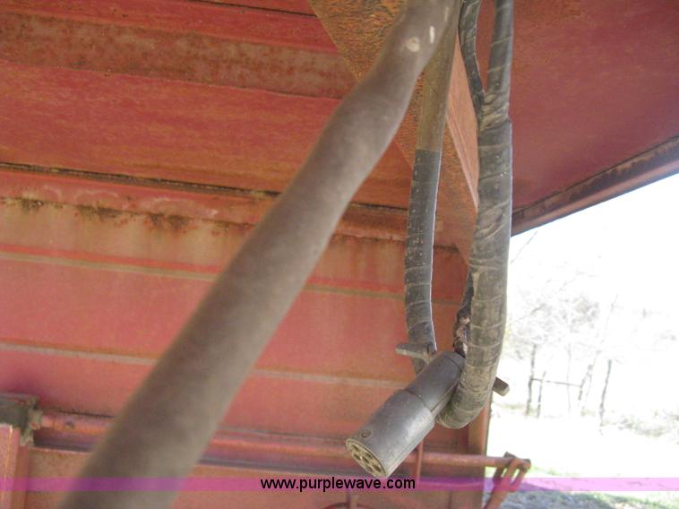 image for item B8223 1981 Flying L gooseneck stock trailer