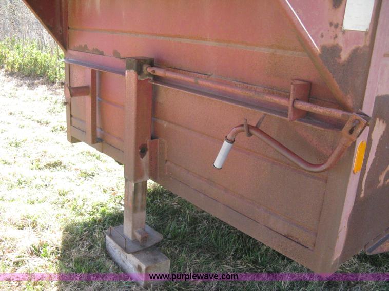 image for item B8223 1981 Flying L gooseneck stock trailer