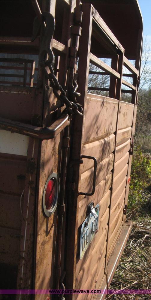 image for item B8223 1981 Flying L gooseneck stock trailer