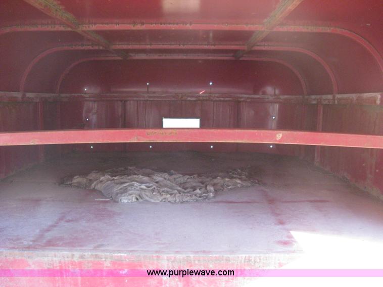 image for item B8223 1981 Flying L gooseneck stock trailer