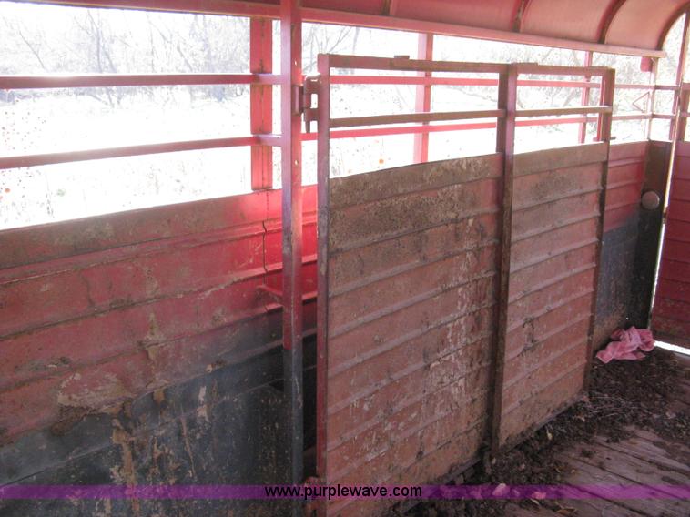 image for item B8223 1981 Flying L gooseneck stock trailer