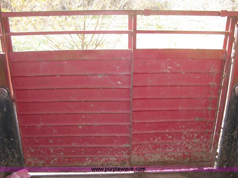 image for item B8223 1981 Flying L gooseneck stock trailer