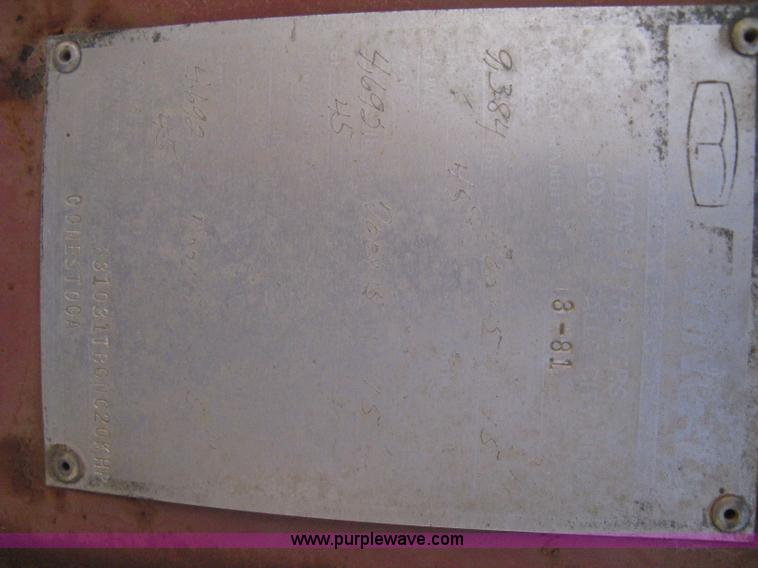 image for item B8223 1981 Flying L gooseneck stock trailer