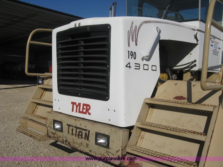 image for item B8224 1993 Tyler Titan 4300 floater spreader truck
