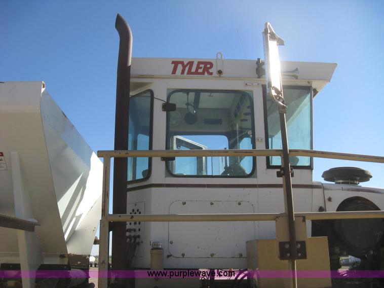 image for item B8224 1993 Tyler Titan 4300 floater spreader truck