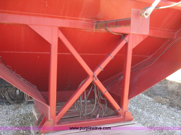 image for item B8225 Case IH FLX 810 Flex-Air applicator bed