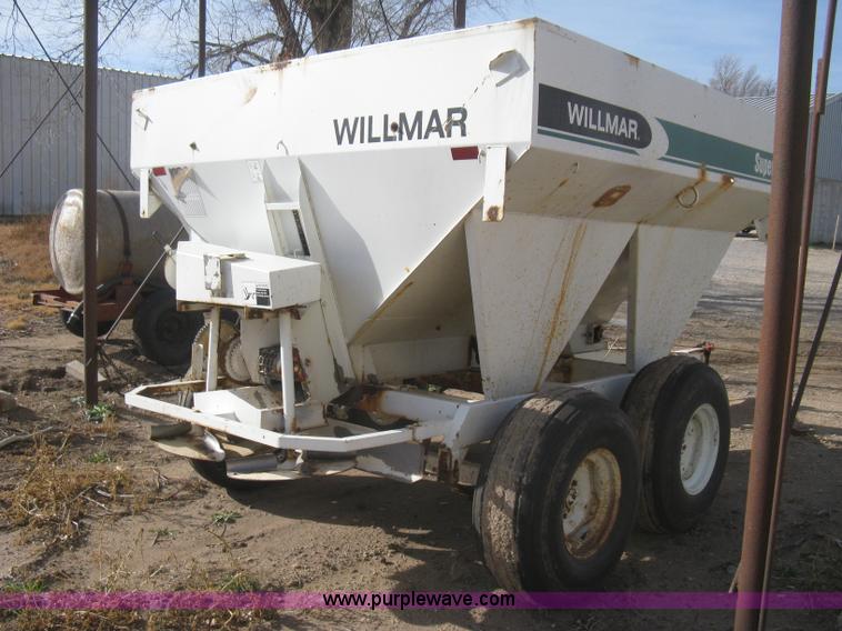 image for item B8328 Willmar Super 500 fertilizer spinner/spreader