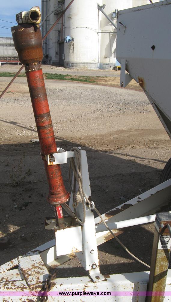 image for item B8328 Willmar Super 500 fertilizer spinner/spreader