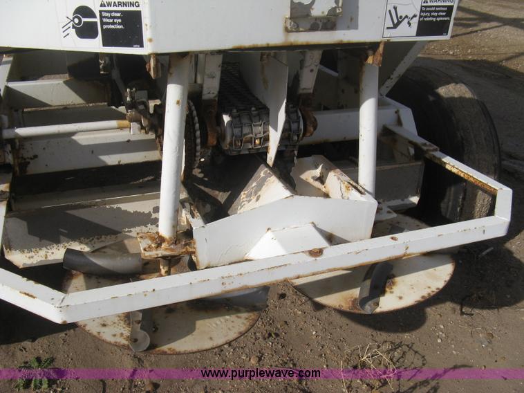 image for item B8328 Willmar Super 500 fertilizer spinner/spreader