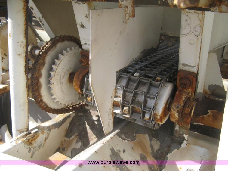 image for item B8328 Willmar Super 500 fertilizer spinner/spreader