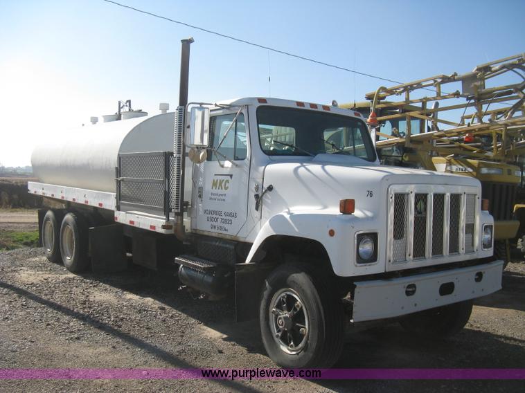 image for item B8331 1979 International F2554 tender tanker truck