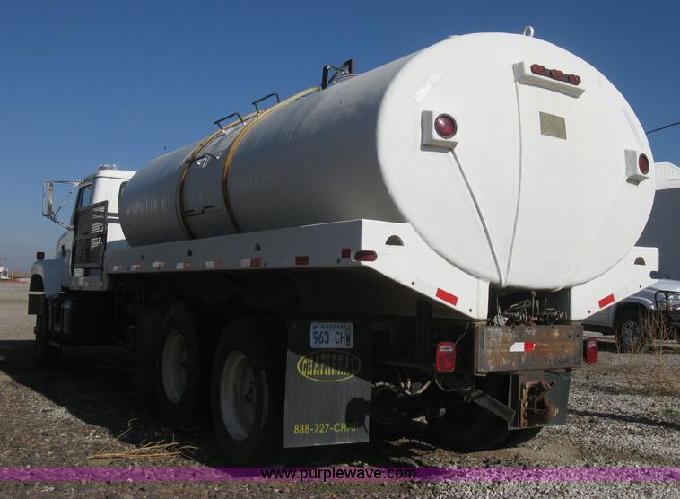 image for item B8331 1979 International F2554 tender tanker truck
