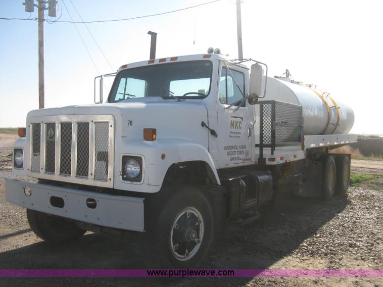 image for item B8331 1979 International F2554 tender tanker truck