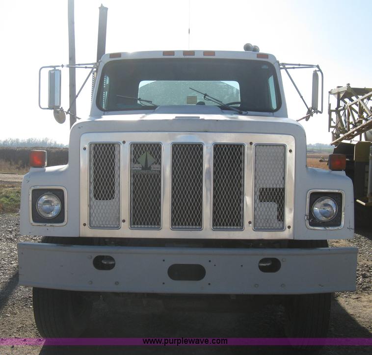 image for item B8331 1979 International F2554 tender tanker truck