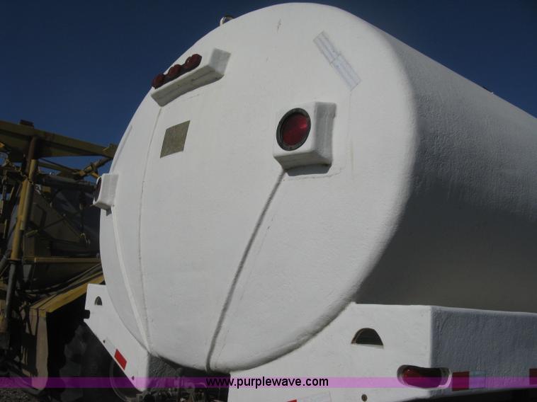 image for item B8331 1979 International F2554 tender tanker truck