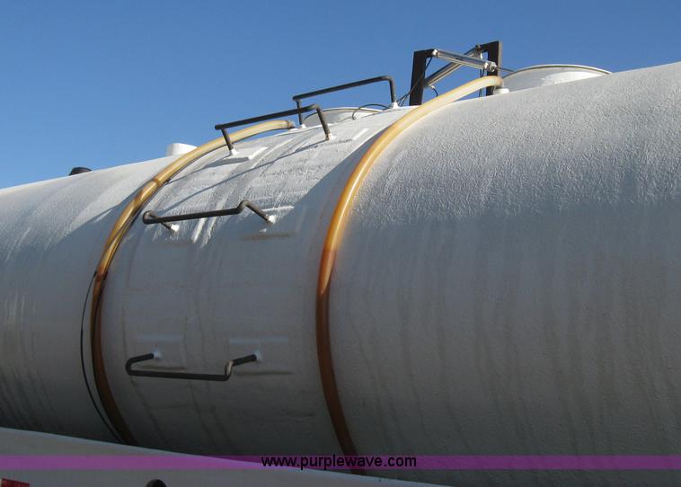 image for item B8331 1979 International F2554 tender tanker truck