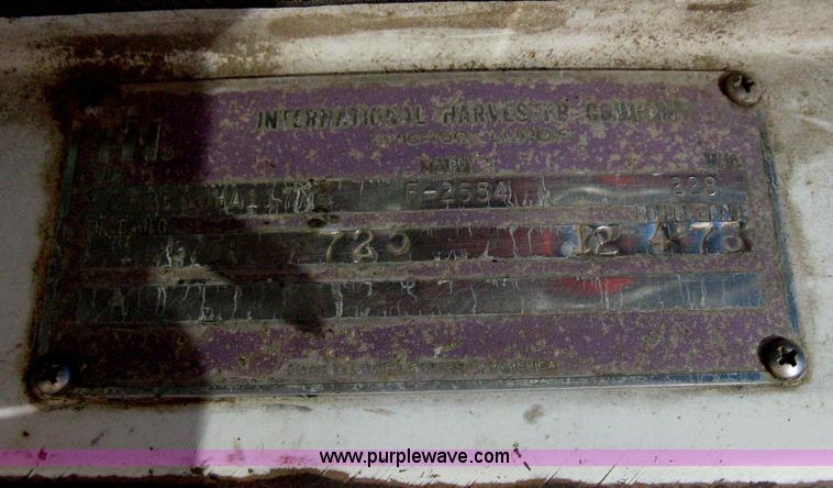 image for item B8331 1979 International F2554 tender tanker truck