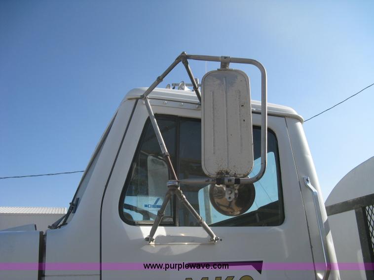 image for item B8331 1979 International F2554 tender tanker truck